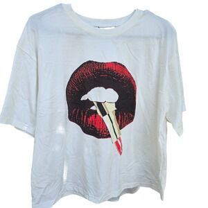 NWOT Graphic Lips Lipstick Cream T Shirt Womens Medium Crew Neck